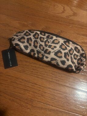Kendall & Kylie cosmetic pouch w zipper NWT